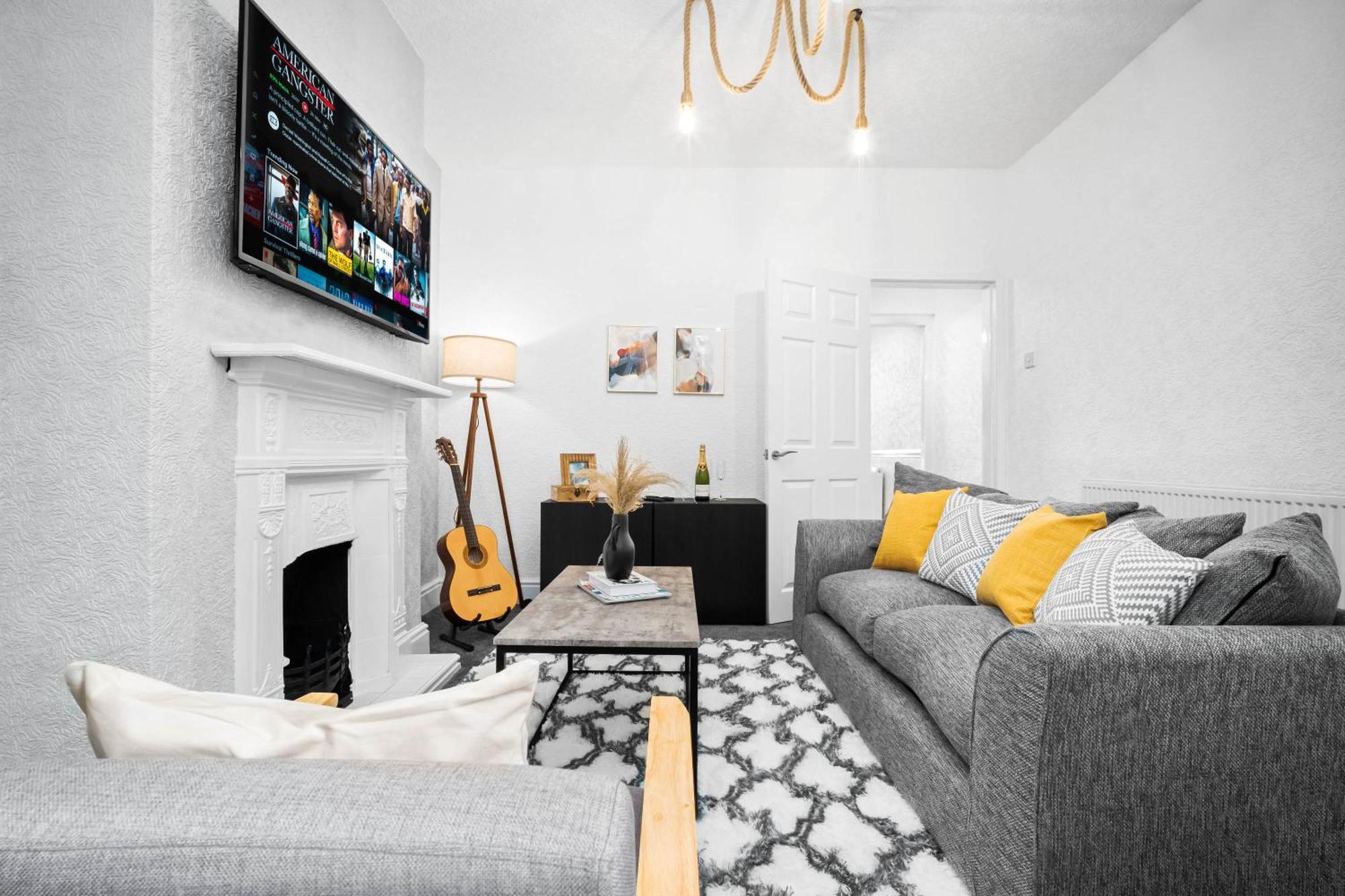 Stylish 3 Bedroom House - 6 Guests - Garden - Parking - Netflix - Wifi - 17M Birmingham Exterior photo